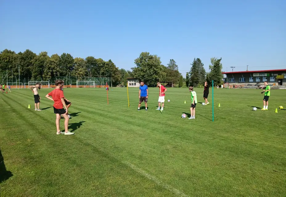 Trénink mládeže v rámci náborového dne mladých fotbalistů.